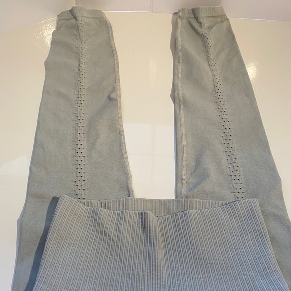 Free People Good Karma High Rise HR 7/8 Length Leggings in Dove Grey NWOT XS/S - Picture 10 of 14